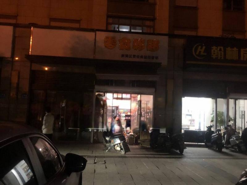 导航众顺汽修服务部，就在旁边。